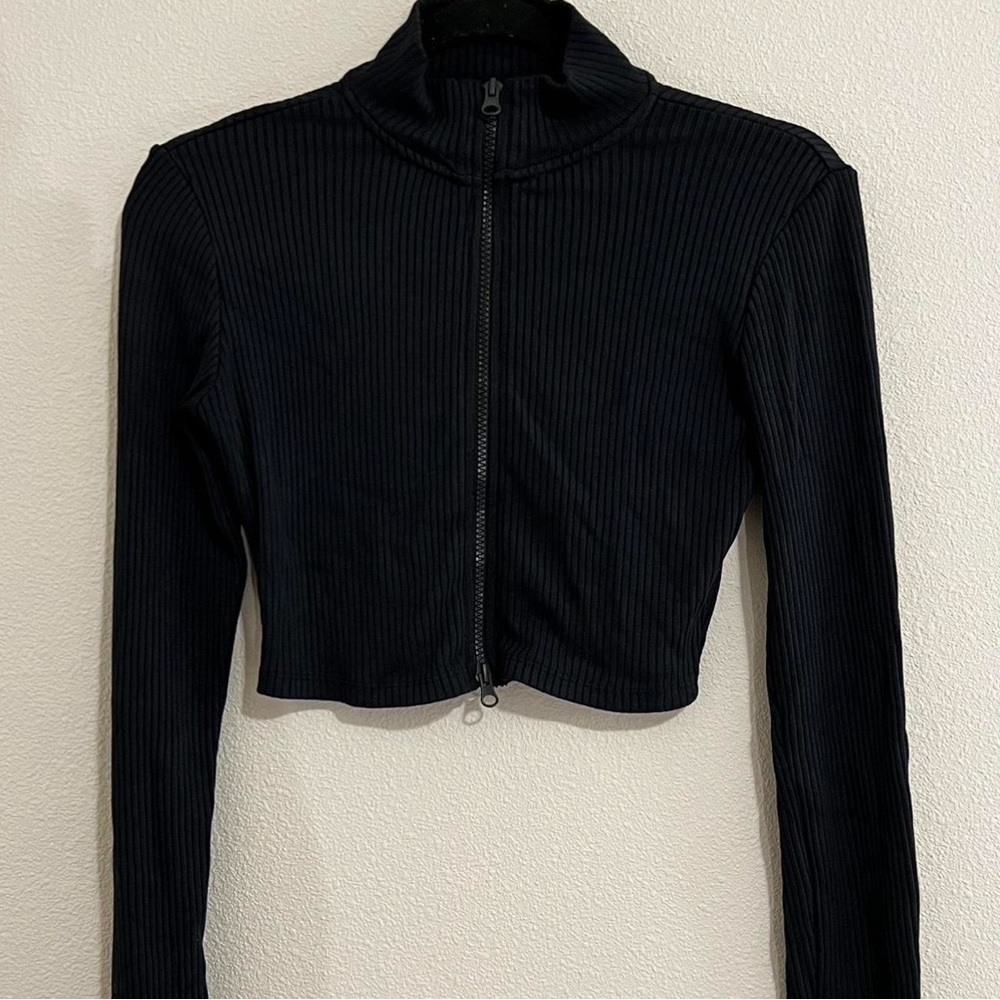 Stradivarius Black Crop Top !!!!!